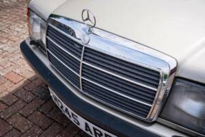 Image 26/50 of Mercedes-Benz 190 E 2.5-16 (1991)