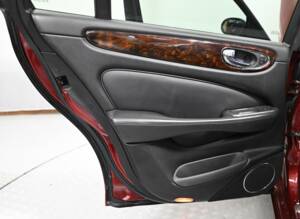 Image 21/50 of Jaguar XJR Super V8 (2004)