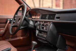 Bild 41/62 von Mercedes-Benz 190 E (1983)