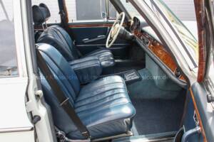 Image 16/35 de Mercedes-Benz 300 SEL 3.5 (1971)