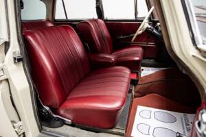 Bild 12/32 von Mercedes-Benz 220 SE b (1965)