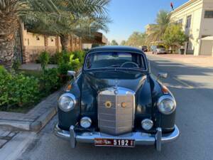 Image 3/8 of Mercedes-Benz 220 S (1959)