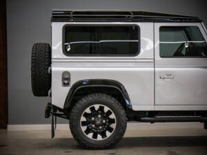 Bild 14/36 von Land Rover Defender 90 Works V8 &quot;70th Edition&quot; (2015)