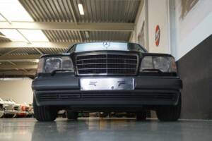 Bild 23/50 von Mercedes-Benz E 280 T (1994)