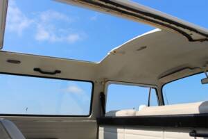 Image 13/22 of Volkswagen T2a minibus L (1970)