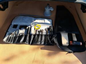 Image 13/74 of Jaguar E-Type 3.8 Flat Floor (1961)