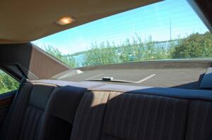 Image 27/34 of Mercedes-Benz 230 E (1992)
