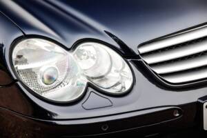 Image 26/41 of Mercedes-Benz SL 55 AMG (2003)