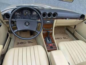 Obraz 26/50 pojazdu Mercedes-Benz 380 SL (1983)