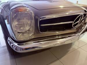 Image 8/36 of Mercedes-Benz 230 SL (1966)