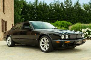 Bild 2/50 von Jaguar XJR 4.0 (2000)