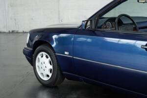 Bild 17/50 von Mercedes-Benz E 200 (1996)