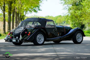 Image 44/54 of Morgan Plus 8 (1992)