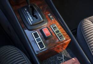 Image 19/26 of Mercedes-Benz 380 SLC (1981)