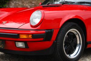 Image 21/50 of Porsche 911 Carrera 3.2 (1988)