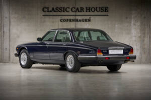 Image 2/97 of Daimler Double Six (1994)