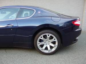 Image 32/99 of Maserati GranTurismo 4.2 (2008)