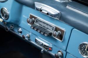 Image 17/40 of Mercedes-Benz 190 SL (1962)