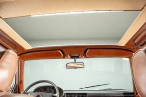 Bild 20/30 von Mercedes-Benz 350 SE (1976)