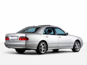 Afbeelding 4/34 van Mercedes-Benz E 430 4MATIC (2001)