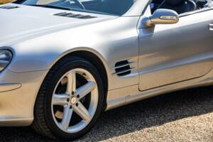 Image 11/50 de Mercedes-Benz SL 500 (2003)
