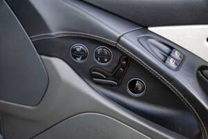 Image 32/45 of Mercedes-Benz SL 55 AMG (2004)