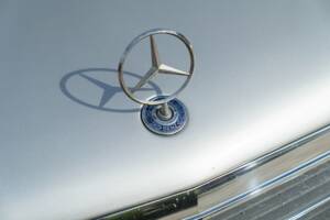 Image 20/50 of Mercedes-Benz E 430 (2000)