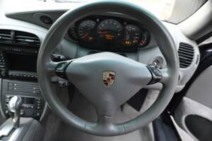 Bild 36/50 von Porsche 911 Carrera 4S (2004)