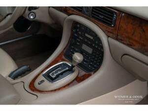 Bild 10/30 von Jaguar XJ 8 Executive (1998)