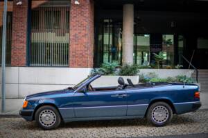 Obraz 48/50 pojazdu Mercedes-Benz 300 CE-24 (1992)