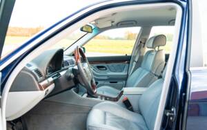 Image 23/55 of BMW 740i (1997)