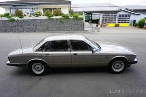 Image 10/61 de Jaguar Sovereign 3.6 (1987)