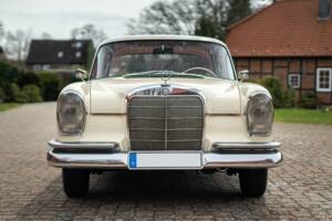 Image 6/42 of Mercedes-Benz 220 SE b (1965)