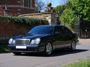 Immagine 22/50 di Mercedes-Benz E 55 AMG (1999)