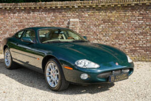Image 46/50 of Jaguar XKR (2001)