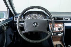 Imagen 6/50 de Mercedes-Benz 200 (1986)