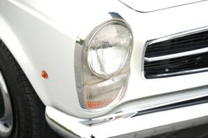Image 33/50 de Mercedes-Benz 280 SL (1968)
