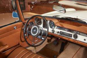Image 18/55 of Mercedes-Benz 230 SL (1965)