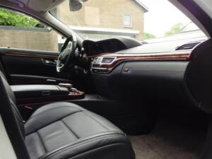 Image 61/99 of Mercedes-Benz S 65 AMG L (2006)