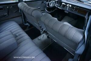 Image 16/24 of Mercedes-Benz 220 S b (1965)