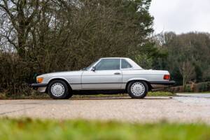 Image 16/31 of Mercedes-Benz 560 SL (1987)