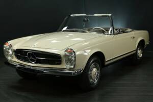 Image 1/50 of Mercedes-Benz 230 SL (1967)