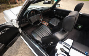 Image 13/85 of Mercedes-Benz 560 SL (1986)