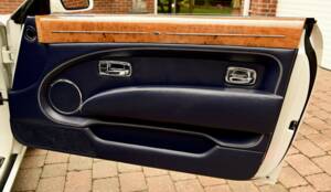 Image 26/50 of Bentley Azure (2009)