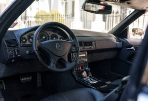 Image 17/33 of Mercedes-Benz SL 600 (2002)