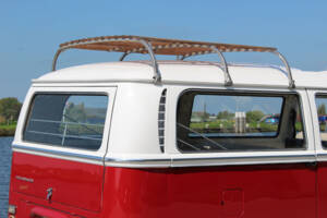 Image 8/22 of Volkswagen T2b Kombi (1970)