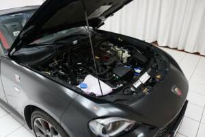 Image 12/13 of Abarth 124 Spider (2018)