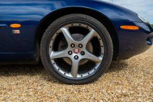 Image 9/50 of Jaguar XKR (2000)
