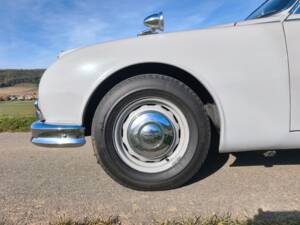 Image 27/27 of Jaguar Mk II 2.4 (1967)
