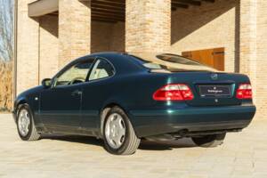 Image 11/50 of Mercedes-Benz CLK 200 (1997)
